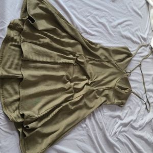 Material Girl Green curvy dress.